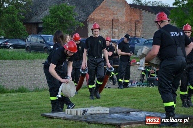 Zdjęcie w galerii na portalu naszraciborz.pl: Strażacy z Roszkowa z nowym rekordem na zawodach w Rudyszwałdzie wiadomości z regionu