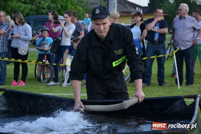 Zdjęcie w galerii na portalu naszraciborz.pl: Strażacy z Roszkowa z nowym rekordem na zawodach w Rudyszwałdzie wiadomości z regionu