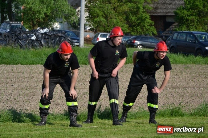 Zdjęcie w galerii na portalu naszraciborz.pl: Strażacy z Roszkowa z nowym rekordem na zawodach w Rudyszwałdzie wiadomości z regionu