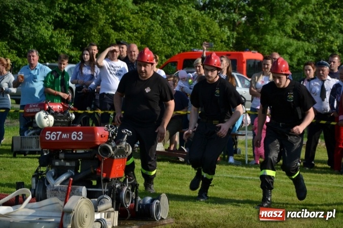 Zdjęcie w galerii na portalu naszraciborz.pl: Strażacy z Roszkowa z nowym rekordem na zawodach w Rudyszwałdzie wiadomości z regionu