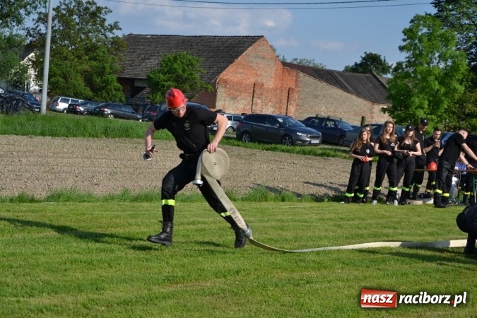 Zdjęcie w galerii na portalu naszraciborz.pl: Strażacy z Roszkowa z nowym rekordem na zawodach w Rudyszwałdzie wiadomości z regionu