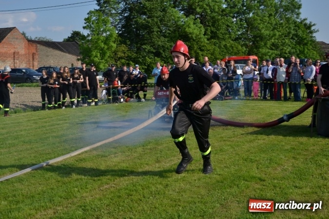 Zdjęcie w galerii na portalu naszraciborz.pl: Strażacy z Roszkowa z nowym rekordem na zawodach w Rudyszwałdzie wiadomości z regionu