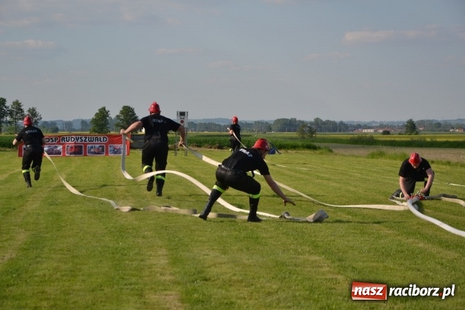 Zdjęcie w galerii na portalu naszraciborz.pl: Strażacy z Roszkowa z nowym rekordem na zawodach w Rudyszwałdzie wiadomości z regionu