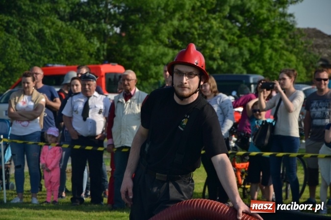 Zdjęcie w galerii na portalu naszraciborz.pl: Strażacy z Roszkowa z nowym rekordem na zawodach w Rudyszwałdzie wiadomości z regionu