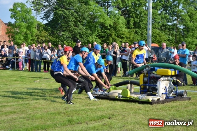 Zdjęcie w galerii na portalu naszraciborz.pl: Strażacy z Roszkowa z nowym rekordem na zawodach w Rudyszwałdzie wiadomości z regionu