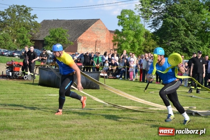 Zdjęcie w galerii na portalu naszraciborz.pl: Strażacy z Roszkowa z nowym rekordem na zawodach w Rudyszwałdzie wiadomości z regionu