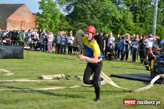 Zdjęcie w galerii na portalu naszraciborz.pl: Strażacy z Roszkowa z nowym rekordem na zawodach w Rudyszwałdzie wiadomości z regionu