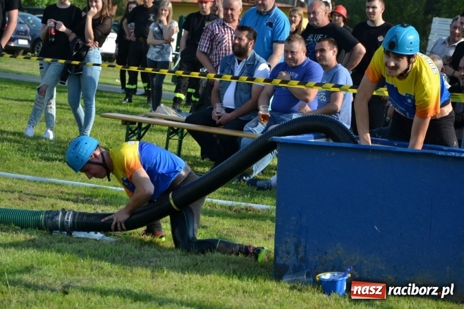 Zdjęcie w galerii na portalu naszraciborz.pl: Strażacy z Roszkowa z nowym rekordem na zawodach w Rudyszwałdzie wiadomości z regionu