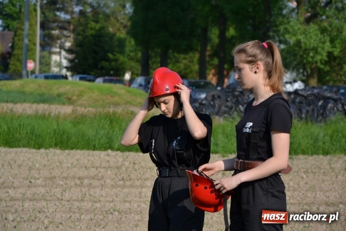 Zdjęcie w galerii na portalu naszraciborz.pl: Strażacy z Roszkowa z nowym rekordem na zawodach w Rudyszwałdzie wiadomości z regionu