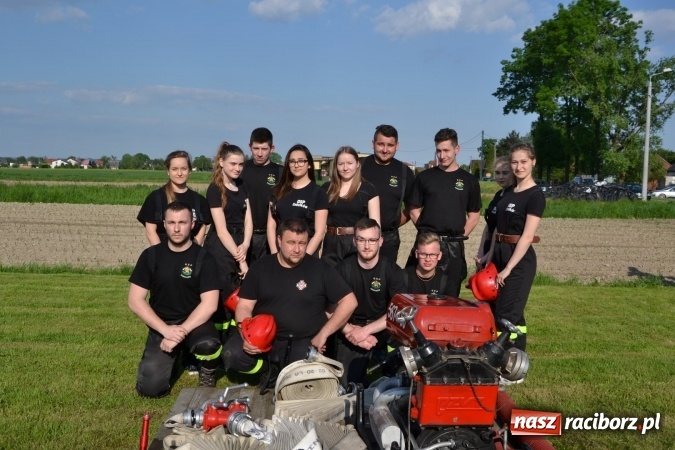 Zdjęcie w galerii na portalu naszraciborz.pl: Strażacy z Roszkowa z nowym rekordem na zawodach w Rudyszwałdzie wiadomości z regionu