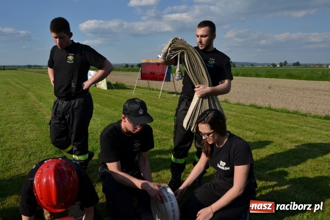Zdjęcie w galerii na portalu naszraciborz.pl: Strażacy z Roszkowa z nowym rekordem na zawodach w Rudyszwałdzie wiadomości z regionu
