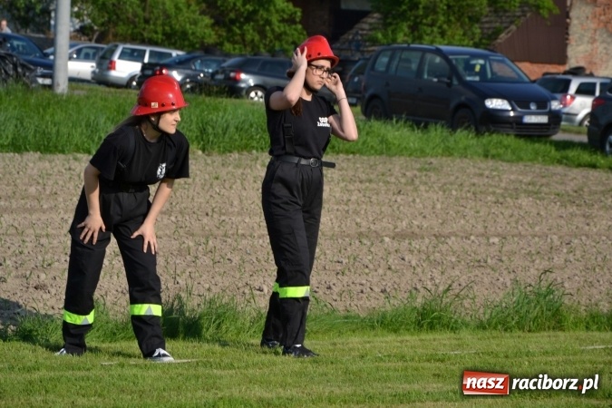Zdjęcie w galerii na portalu naszraciborz.pl: Strażacy z Roszkowa z nowym rekordem na zawodach w Rudyszwałdzie wiadomości z regionu