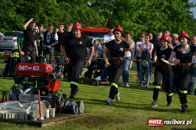 Zdjęcie w galerii na portalu naszraciborz.pl: Strażacy z Roszkowa z nowym rekordem na zawodach w Rudyszwałdzie wiadomości z regionu