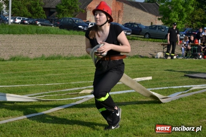 Zdjęcie w galerii na portalu naszraciborz.pl: Strażacy z Roszkowa z nowym rekordem na zawodach w Rudyszwałdzie wiadomości z regionu