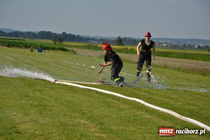 Zdjęcie w galerii na portalu naszraciborz.pl: Strażacy z Roszkowa z nowym rekordem na zawodach w Rudyszwałdzie wiadomości z regionu