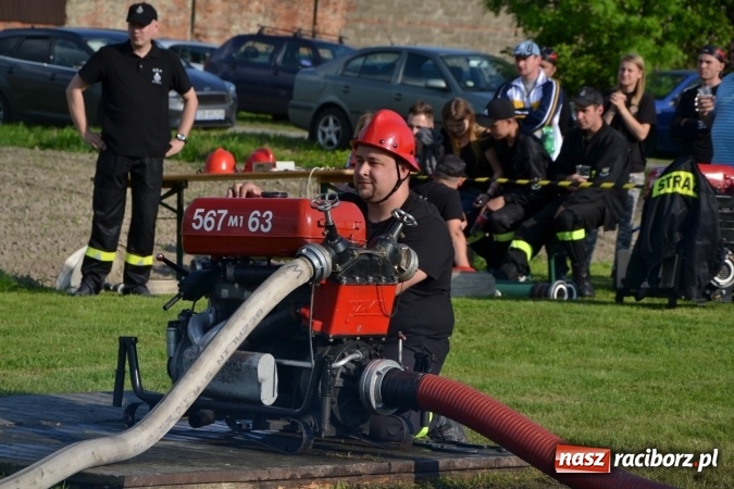 Zdjęcie w galerii na portalu naszraciborz.pl: Strażacy z Roszkowa z nowym rekordem na zawodach w Rudyszwałdzie wiadomości z regionu