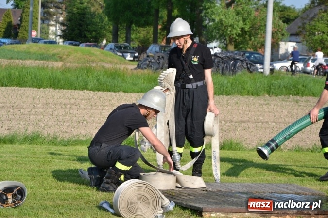 Zdjęcie w galerii na portalu naszraciborz.pl: Strażacy z Roszkowa z nowym rekordem na zawodach w Rudyszwałdzie wiadomości z regionu