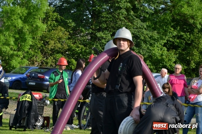 Zdjęcie w galerii na portalu naszraciborz.pl: Strażacy z Roszkowa z nowym rekordem na zawodach w Rudyszwałdzie wiadomości z regionu