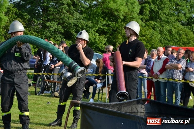 Zdjęcie w galerii na portalu naszraciborz.pl: Strażacy z Roszkowa z nowym rekordem na zawodach w Rudyszwałdzie wiadomości z regionu