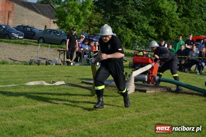 Zdjęcie w galerii na portalu naszraciborz.pl: Strażacy z Roszkowa z nowym rekordem na zawodach w Rudyszwałdzie wiadomości z regionu