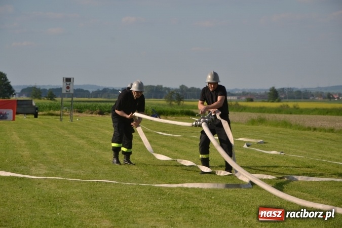 Zdjęcie w galerii na portalu naszraciborz.pl: Strażacy z Roszkowa z nowym rekordem na zawodach w Rudyszwałdzie wiadomości z regionu