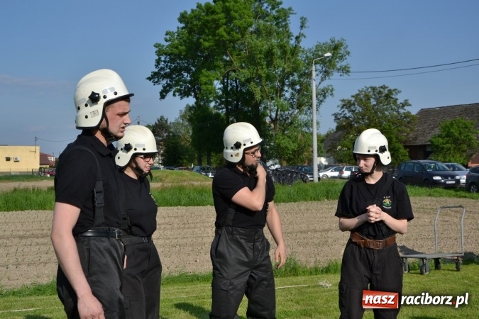 Zdjęcie w galerii na portalu naszraciborz.pl: Strażacy z Roszkowa z nowym rekordem na zawodach w Rudyszwałdzie wiadomości z regionu