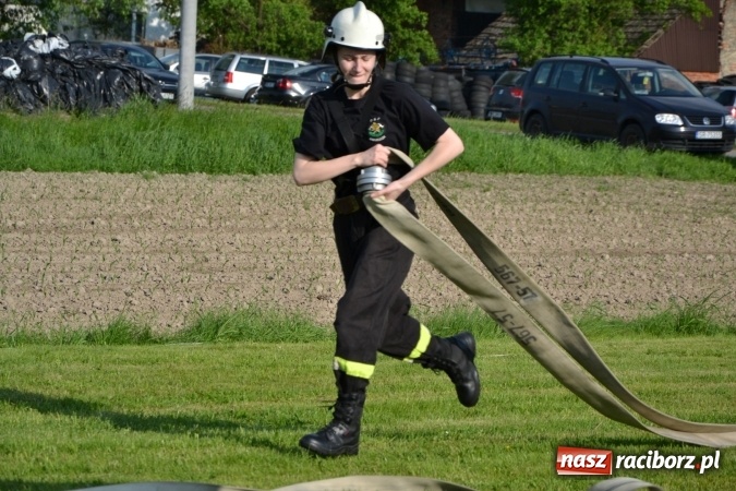 Zdjęcie w galerii na portalu naszraciborz.pl: Strażacy z Roszkowa z nowym rekordem na zawodach w Rudyszwałdzie wiadomości z regionu