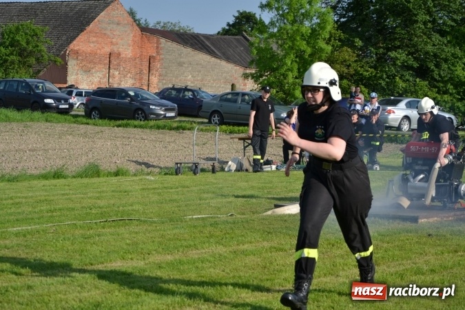 Zdjęcie w galerii na portalu naszraciborz.pl: Strażacy z Roszkowa z nowym rekordem na zawodach w Rudyszwałdzie wiadomości z regionu