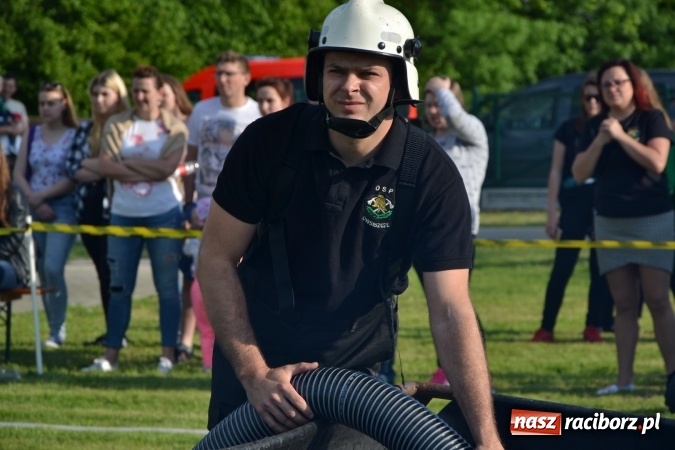 Zdjęcie w galerii na portalu naszraciborz.pl: Strażacy z Roszkowa z nowym rekordem na zawodach w Rudyszwałdzie wiadomości z regionu