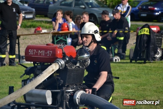 Zdjęcie w galerii na portalu naszraciborz.pl: Strażacy z Roszkowa z nowym rekordem na zawodach w Rudyszwałdzie wiadomości z regionu