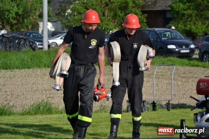 Zdjęcie w galerii na portalu naszraciborz.pl: Strażacy z Roszkowa z nowym rekordem na zawodach w Rudyszwałdzie wiadomości z regionu