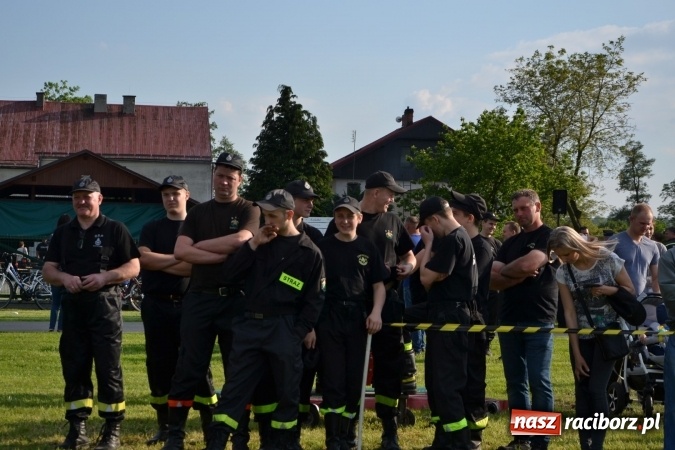 Zdjęcie w galerii na portalu naszraciborz.pl: Strażacy z Roszkowa z nowym rekordem na zawodach w Rudyszwałdzie wiadomości z regionu