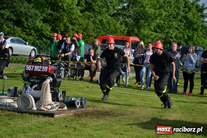 Zdjęcie w galerii na portalu naszraciborz.pl: Strażacy z Roszkowa z nowym rekordem na zawodach w Rudyszwałdzie wiadomości z regionu