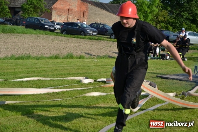 Zdjęcie w galerii na portalu naszraciborz.pl: Strażacy z Roszkowa z nowym rekordem na zawodach w Rudyszwałdzie wiadomości z regionu