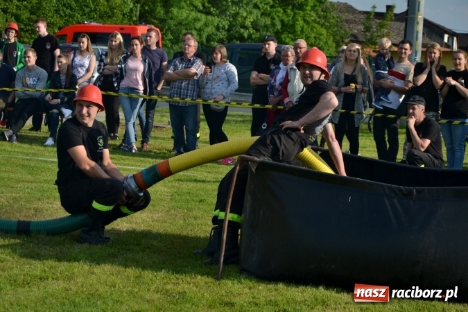 Zdjęcie w galerii na portalu naszraciborz.pl: Strażacy z Roszkowa z nowym rekordem na zawodach w Rudyszwałdzie wiadomości z regionu