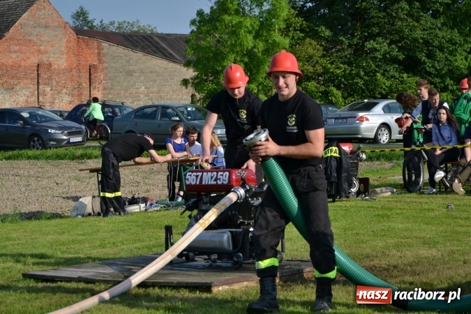 Zdjęcie w galerii na portalu naszraciborz.pl: Strażacy z Roszkowa z nowym rekordem na zawodach w Rudyszwałdzie wiadomości z regionu