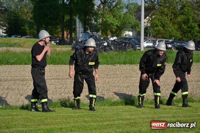 Zdjęcie w galerii na portalu naszraciborz.pl: Strażacy z Roszkowa z nowym rekordem na zawodach w Rudyszwałdzie wiadomości z regionu