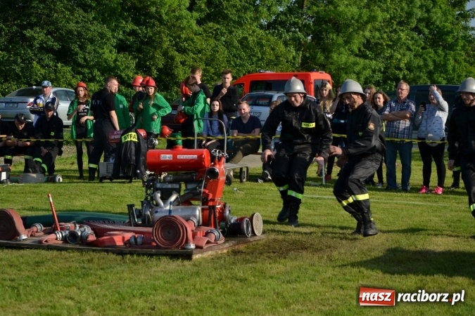 Zdjęcie w galerii na portalu naszraciborz.pl: Strażacy z Roszkowa z nowym rekordem na zawodach w Rudyszwałdzie wiadomości z regionu