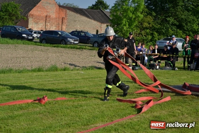 Zdjęcie w galerii na portalu naszraciborz.pl: Strażacy z Roszkowa z nowym rekordem na zawodach w Rudyszwałdzie wiadomości z regionu