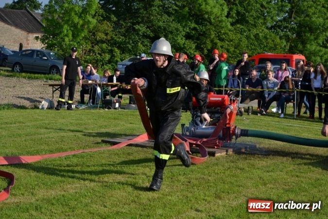 Zdjęcie w galerii na portalu naszraciborz.pl: Strażacy z Roszkowa z nowym rekordem na zawodach w Rudyszwałdzie wiadomości z regionu