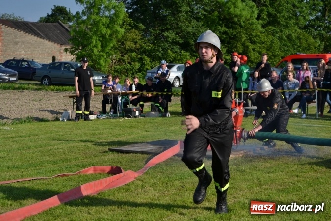 Zdjęcie w galerii na portalu naszraciborz.pl: Strażacy z Roszkowa z nowym rekordem na zawodach w Rudyszwałdzie wiadomości z regionu