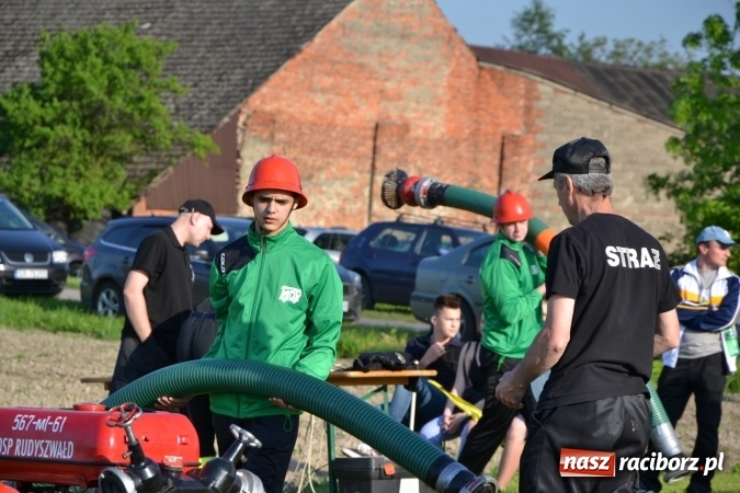 Zdjęcie w galerii na portalu naszraciborz.pl: Strażacy z Roszkowa z nowym rekordem na zawodach w Rudyszwałdzie wiadomości z regionu