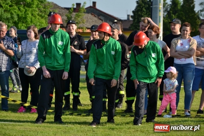 Zdjęcie w galerii na portalu naszraciborz.pl: Strażacy z Roszkowa z nowym rekordem na zawodach w Rudyszwałdzie wiadomości z regionu