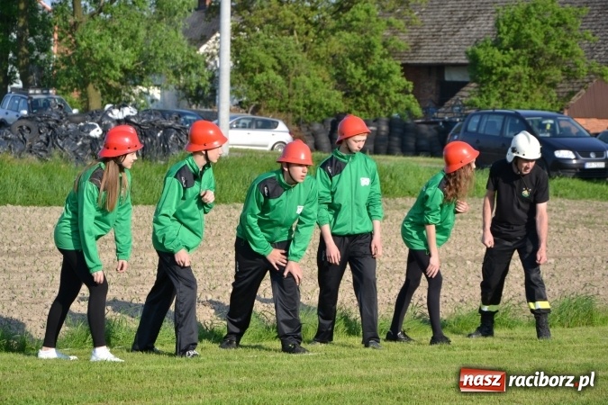 Zdjęcie w galerii na portalu naszraciborz.pl: Strażacy z Roszkowa z nowym rekordem na zawodach w Rudyszwałdzie wiadomości z regionu