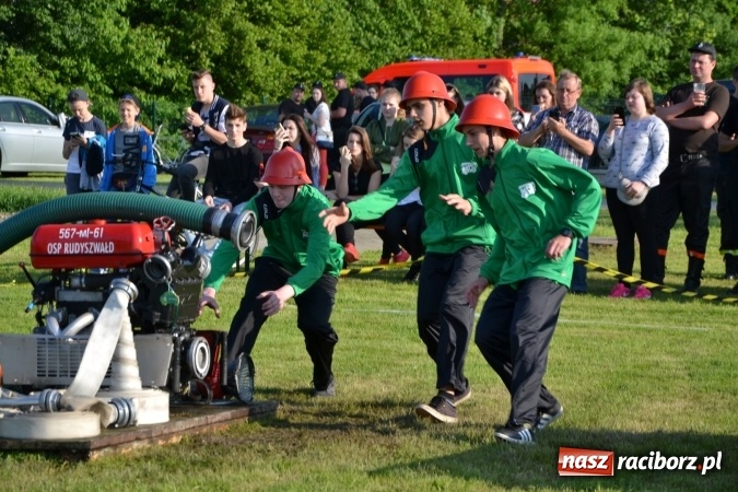 Zdjęcie w galerii na portalu naszraciborz.pl: Strażacy z Roszkowa z nowym rekordem na zawodach w Rudyszwałdzie wiadomości z regionu