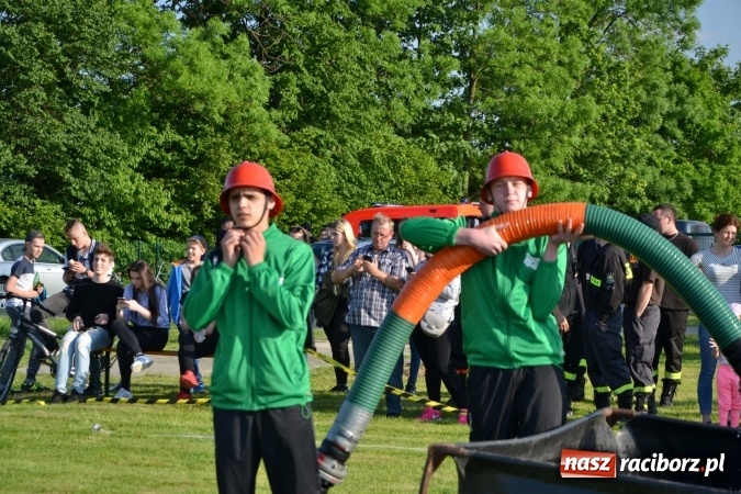 Zdjęcie w galerii na portalu naszraciborz.pl: Strażacy z Roszkowa z nowym rekordem na zawodach w Rudyszwałdzie wiadomości z regionu