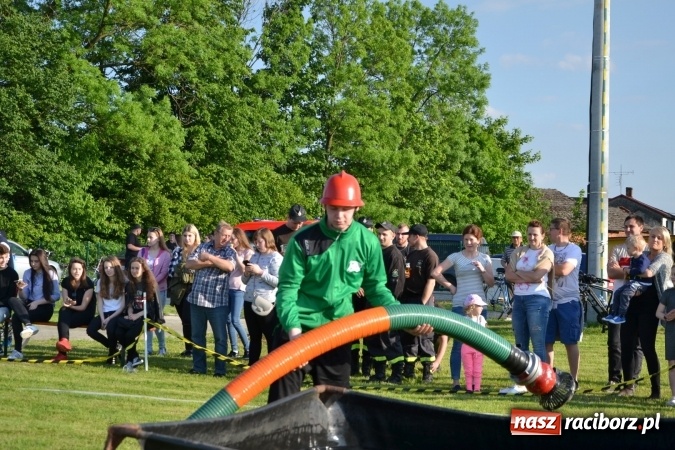 Zdjęcie w galerii na portalu naszraciborz.pl: Strażacy z Roszkowa z nowym rekordem na zawodach w Rudyszwałdzie wiadomości z regionu