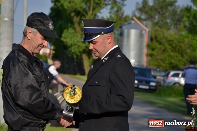 Zdjęcie w galerii na portalu naszraciborz.pl: Strażacy z Roszkowa z nowym rekordem na zawodach w Rudyszwałdzie wiadomości z regionu