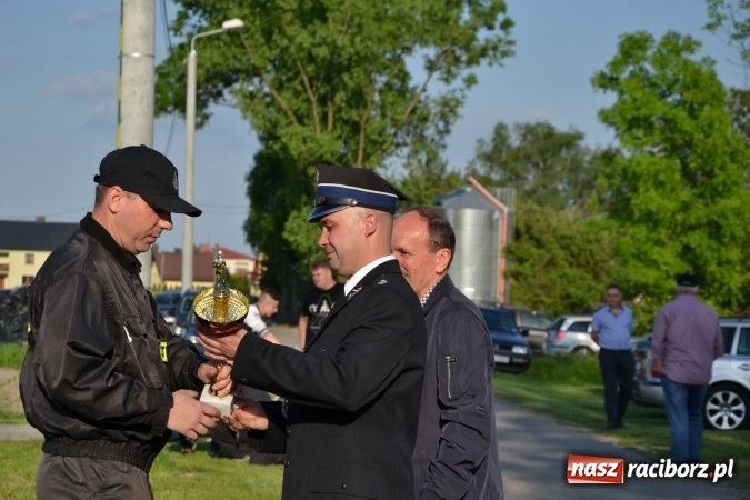 Zdjęcie w galerii na portalu naszraciborz.pl: Strażacy z Roszkowa z nowym rekordem na zawodach w Rudyszwałdzie wiadomości z regionu