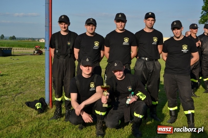 Zdjęcie w galerii na portalu naszraciborz.pl: Strażacy z Roszkowa z nowym rekordem na zawodach w Rudyszwałdzie wiadomości z regionu